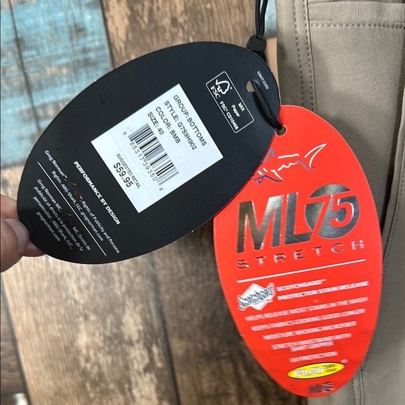 Greg Norman 40 stretch Men's Tan Shorts - Picture 4 of 12